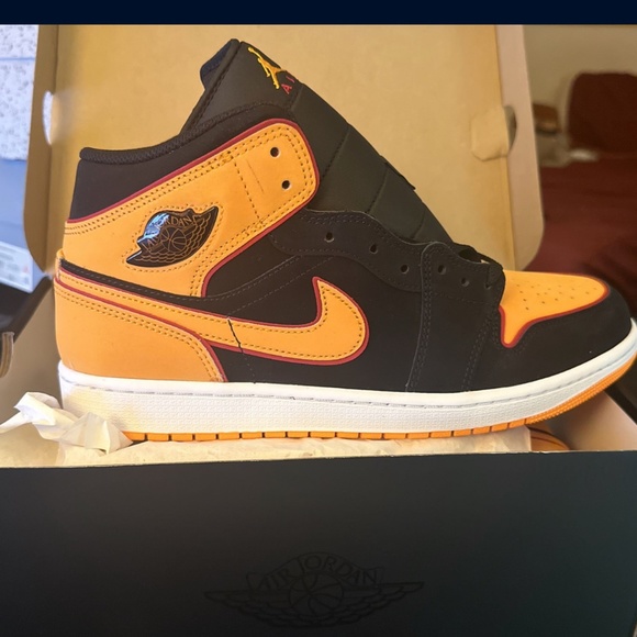 Air Jordan 1 - Picture 1 of 4